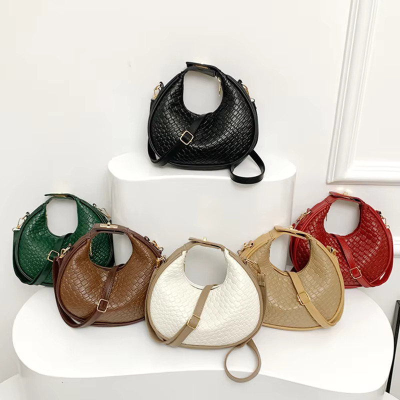 Women's Premium Shoulder New Fashion Niche Design Messenger Simple Style Female Woven Hobo Bag