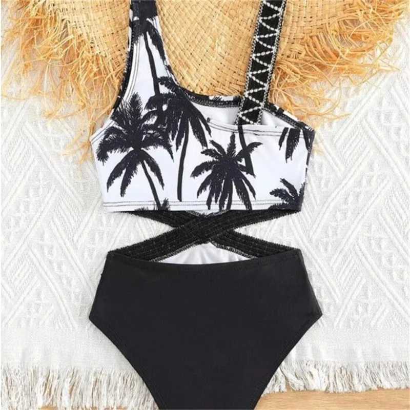 Mother Daughter Swimwear Father Son Swimsuit Family Matching Suits Summer Bikini New Kids Prints Clothes Boys Beach Shorts W250207