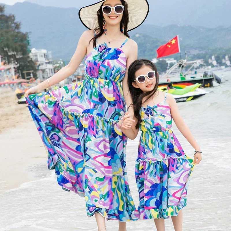 2025 FamilySummer Beach Mum Daughter Bohemian Foloral Dresses Matching Outfit Dad Son T-shirt+Shorts Seaside Couple Clothes W250207