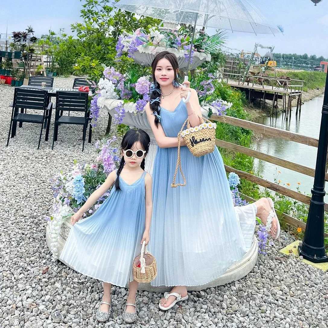 Family Fashion Beach Mother Father and Girl Boy Blue Clothes Vacation Look Mom Daughter Holiday Dress Korean Dad Son T Shirts W250207