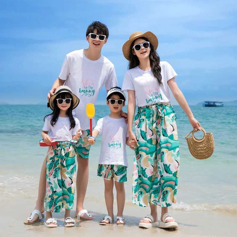 Summer Beach Family Matching Outfits Mother Daughter Father Son Casual Cotton T-shirt +Shorts Family Look Couple Clothes Seaside W250207