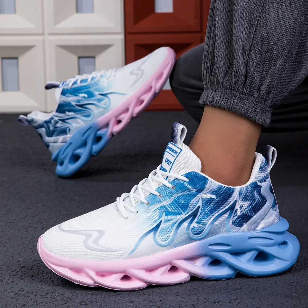 Mens Sneakers Summer Lightweight Mens Sports Shoes Mesh Breathable Shoes for Men Outdoor Platform Running ShoesC250304
