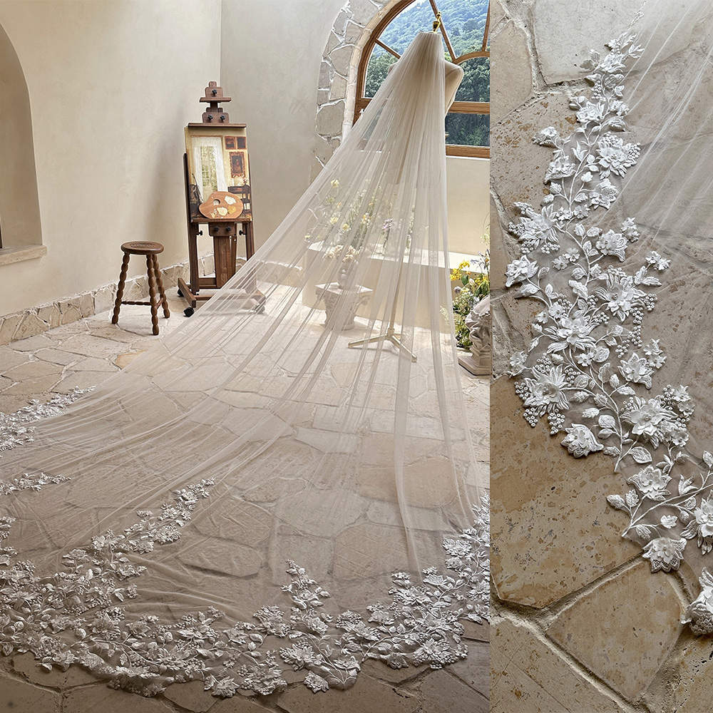 Luxurious 1.5/3 Meters White Ivory Cathedral Wedding Veils with floral appliques Long Lace Edge Bridal Head Veil with Comb For Marriage Bride Women�