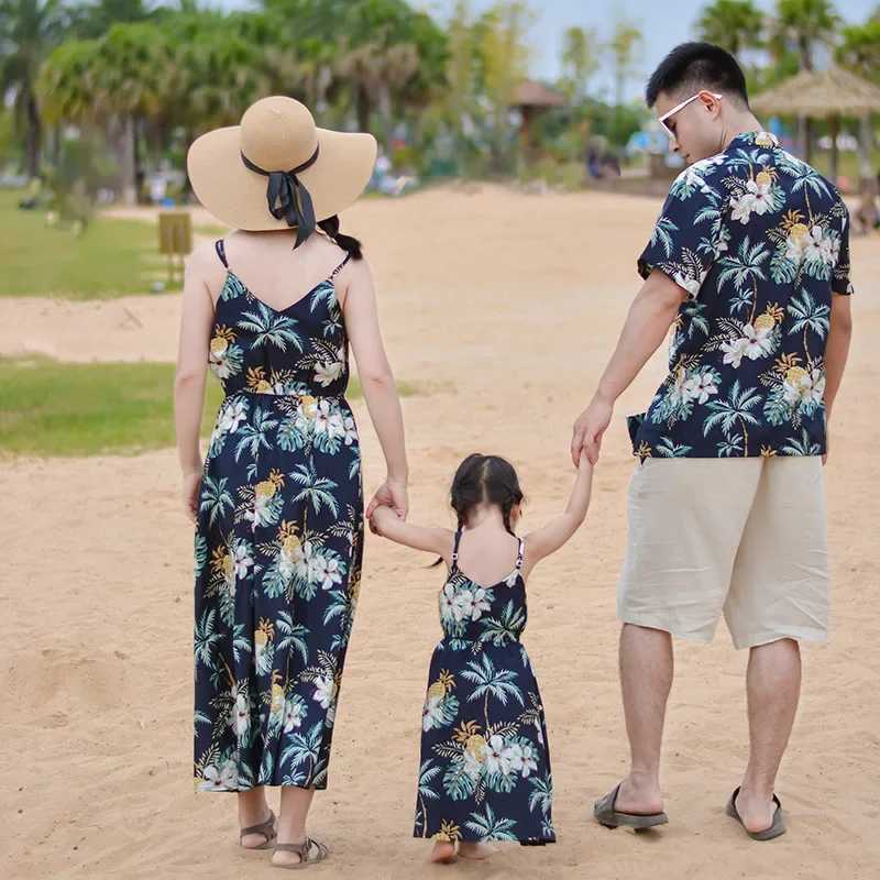 Holiday Family Matching Vacation Clothes Father and Son Beach Shirts Shorts Two Piece Sets Mother and Daughter Resort Dresses W250207