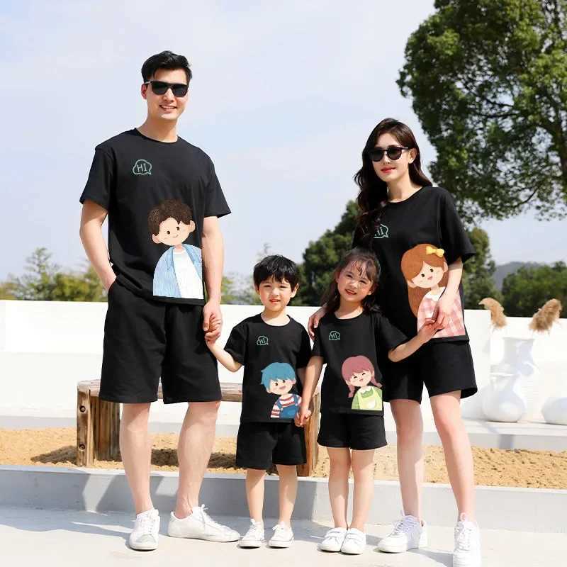 Family Matching Outfits Cotton T-shirt Kids Mother Daughter Clothes Cute Cartoon Tops Parent-child Outfits Summer Casual Tees W250207