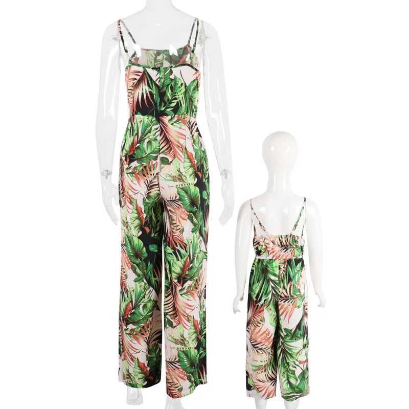 2024 Mother And Daughter Overalls Summer Family Matching Outfits Women Kids Girls Playsuit Clothes Sleevless Leaf For Beach 8 9y W250207
