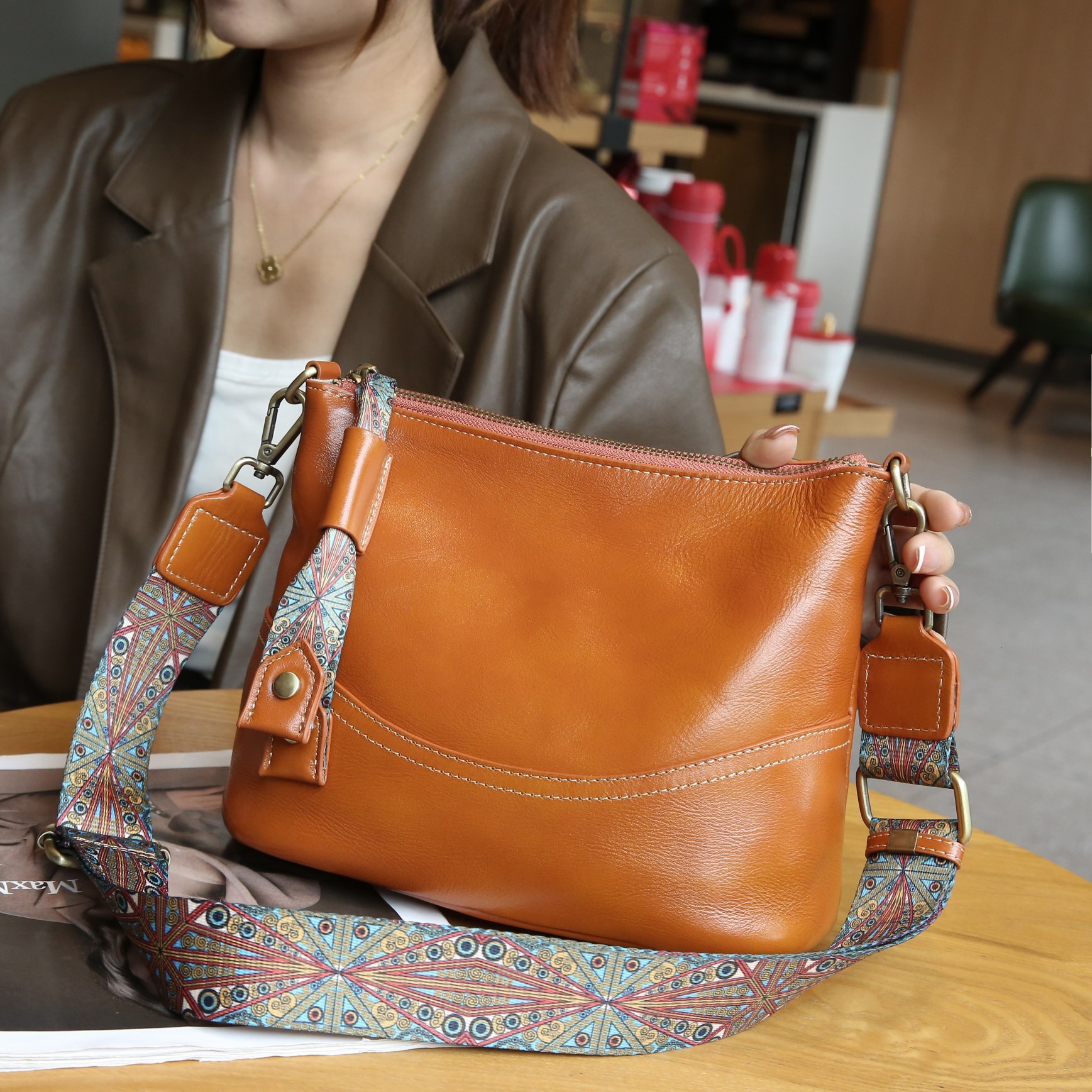 Bag Head Layer Vegetable Tanned Cowhide High-Capacity Bucket New Solid Color Trend Shoulder Bag, Versatile For Commuting, Crossbody Underarm Bag