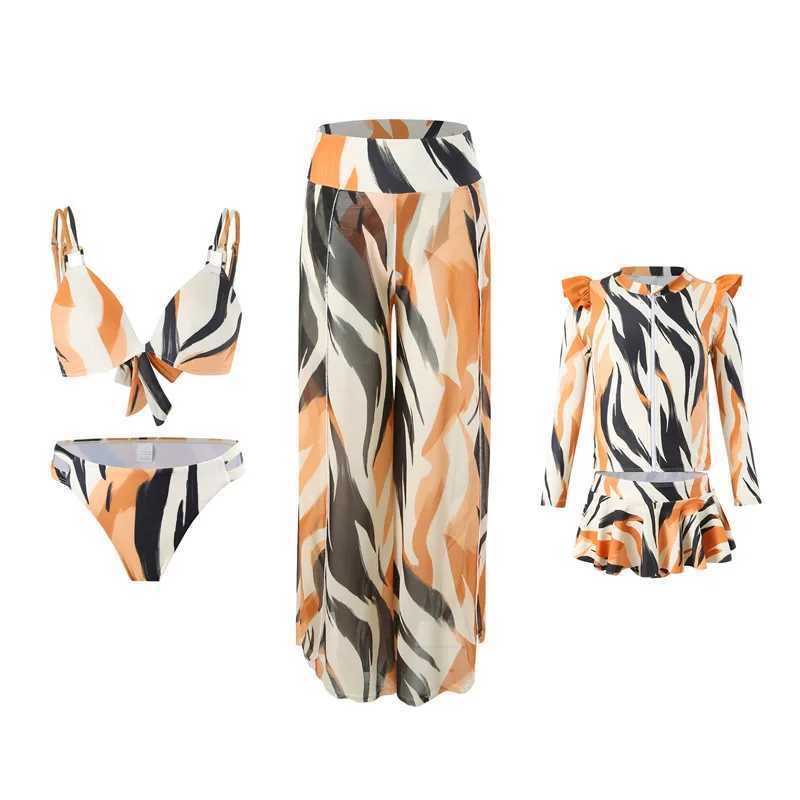 2025 Summer Family Matching Swimwear Mother Daughter Swimsuits Ripple Beach Mommy and Me Clothes Outfits Father Son Swim Shorts W250207
