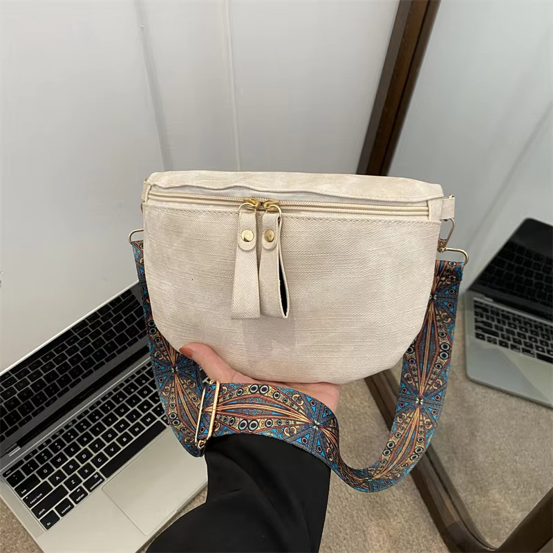 Retro PU Leather Ladies Fanny Pack Fashion Wide Strap Satchel Women Waist Half Moon Chest Trend Banana Bag PU Casual