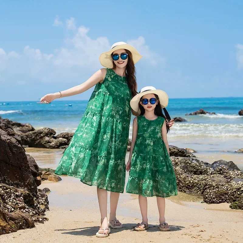 Holiday couple sleeveless dress beach father son T-shirt two-piece set family clothing vacation mother and daughter W250207
