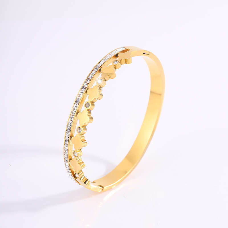 Electroplated titanium steel bracelet, fashionable dia inlaid four leaf clover, light , high-end, non fading best friend bracelet