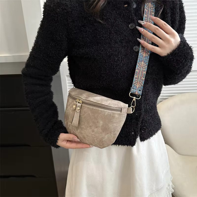 Retro PU Leather Ladies Fanny Pack Fashion Wide Strap Satchel Women Waist Half Moon Chest Trend Banana Bag PU Casual
