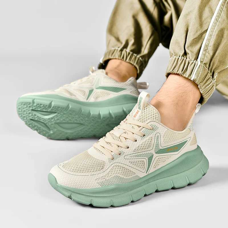 High Quty Couple Sneakers Hot Selling Spring Men Women Soft Anti Slip Outdoor Run Shoes Ultra Light GYM Training Tennis ShoesC250304