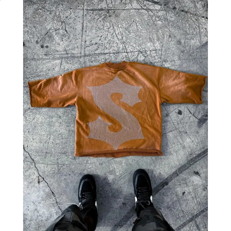 Gothic Retro Brown Seven Quarter Sleeves Tops Y2K Clothing Men Women Harajuku Hip Hop Cross Graphic Print Oversized T Shirt 250206