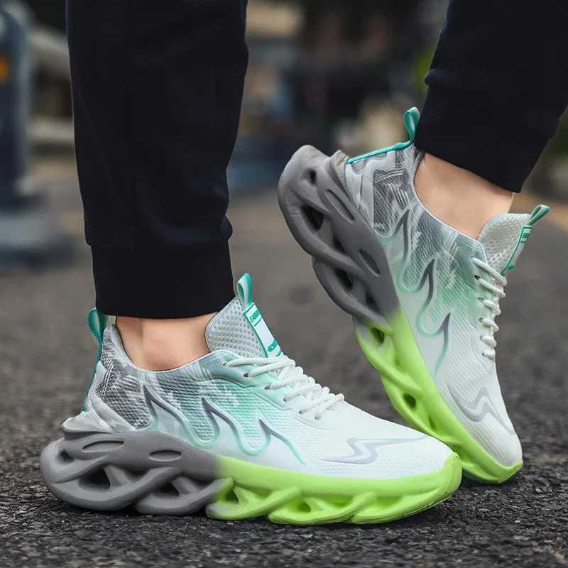 Mens Sneakers Summer Lightweight Mens Sports Shoes Mesh Breathable Shoes for Men Outdoor Platform Running ShoesC250304