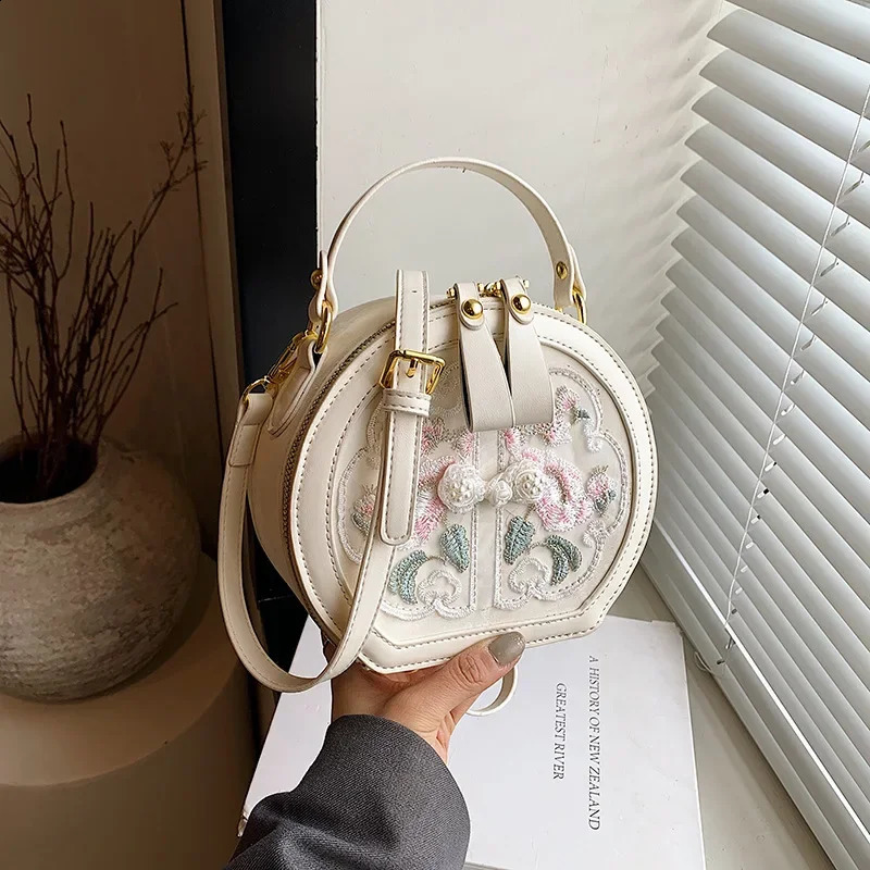 Chinese Style National Bag Womens Fashion Versatile Niche Embroidered Messenger Super Fire Portable Round 250206