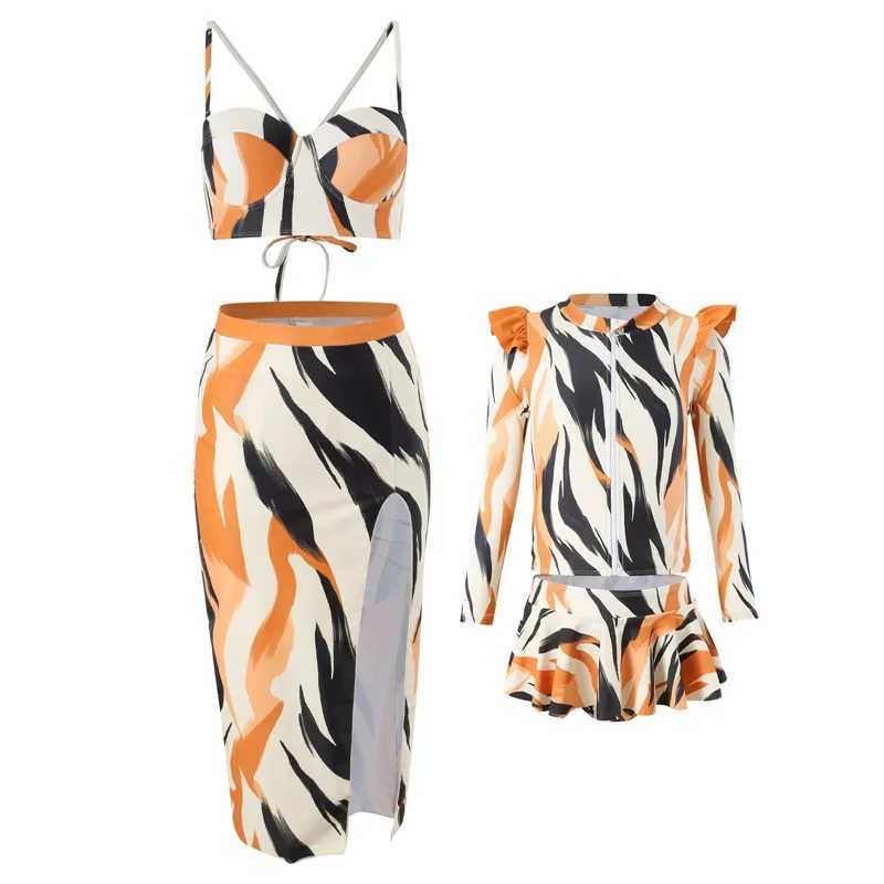 2025 Summer Family Matching Swimwear Mother Daughter Swimsuits Ripple Beach Mommy and Me Clothes Outfits Father Son Swim Shorts W250207