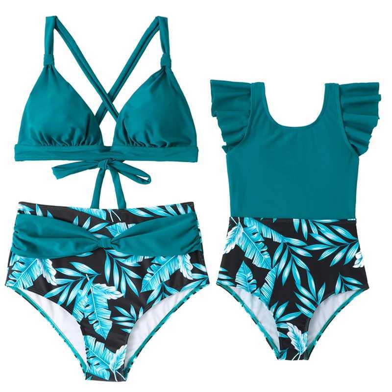Mother Daughter Matching Swimsuits Family Set Ruffled Mommy and Me Swimwear Flower Fashion Women Girls Bikini Dresses Clothes W250207