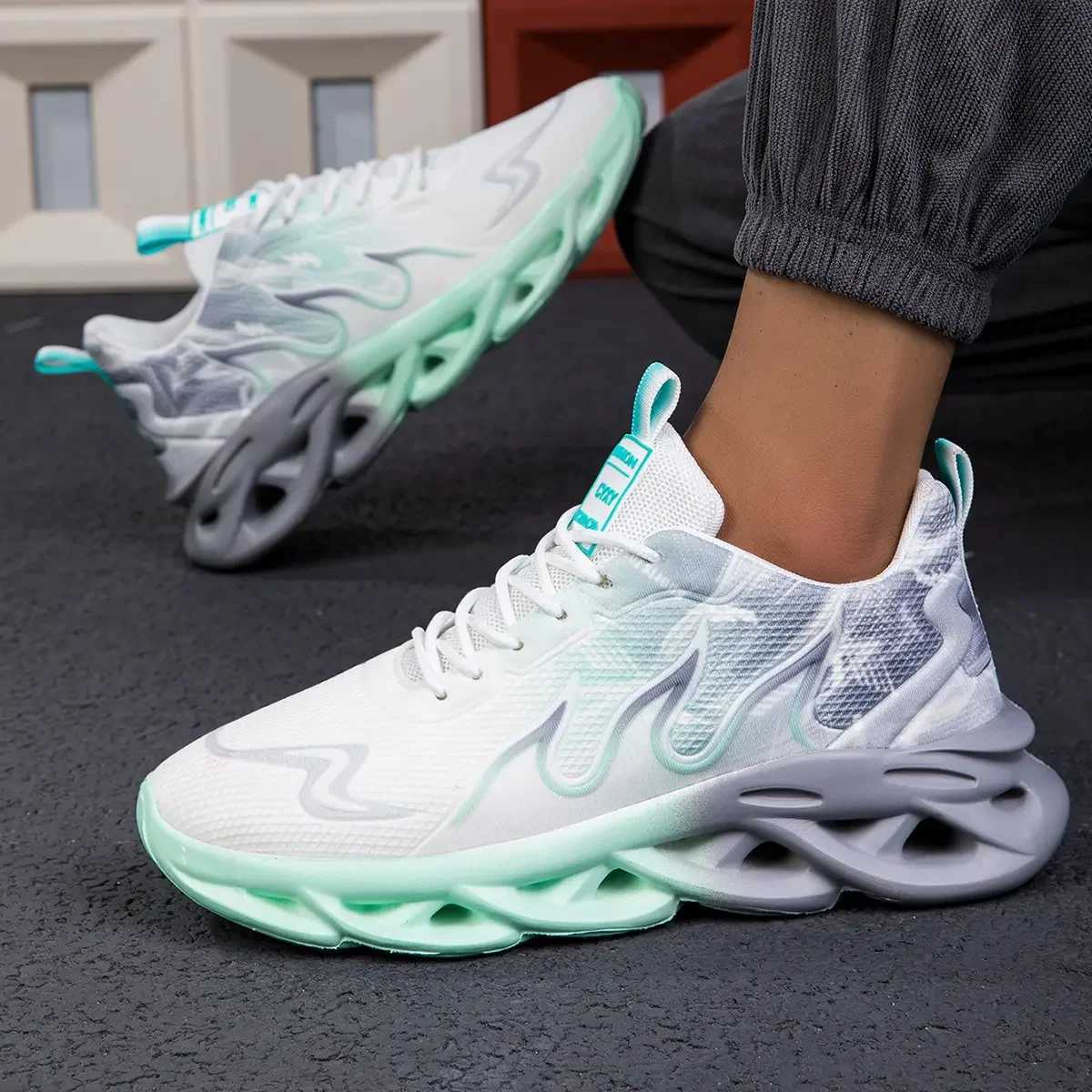 Mens Sneakers Summer Lightweight Mens Sports Shoes Mesh Breathable Shoes for Men Outdoor Platform Running ShoesC250304