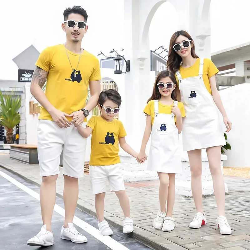 Matching Family Outfits Summer Mum Daughter Strap Dresses Dad Son Cotton T-shirt Shorts Holiday Matching Couple Clothes Seaside W250207