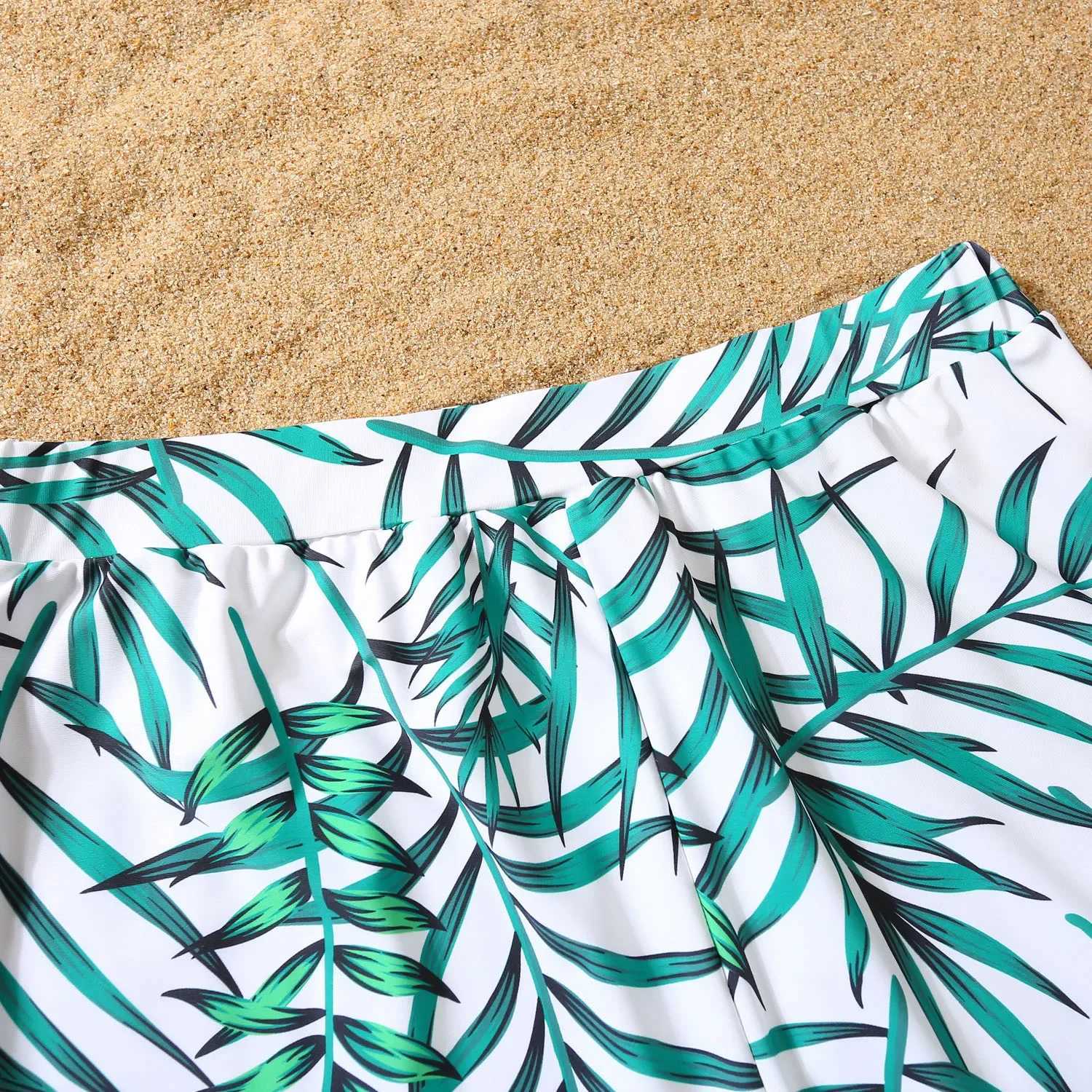 2024 New Mom Daughter Dad Son Matching Outfit Family Swimwear Leaf Print Swimsuit Beachwear Ruffles Bandage One-Piece Suit Beach W250207