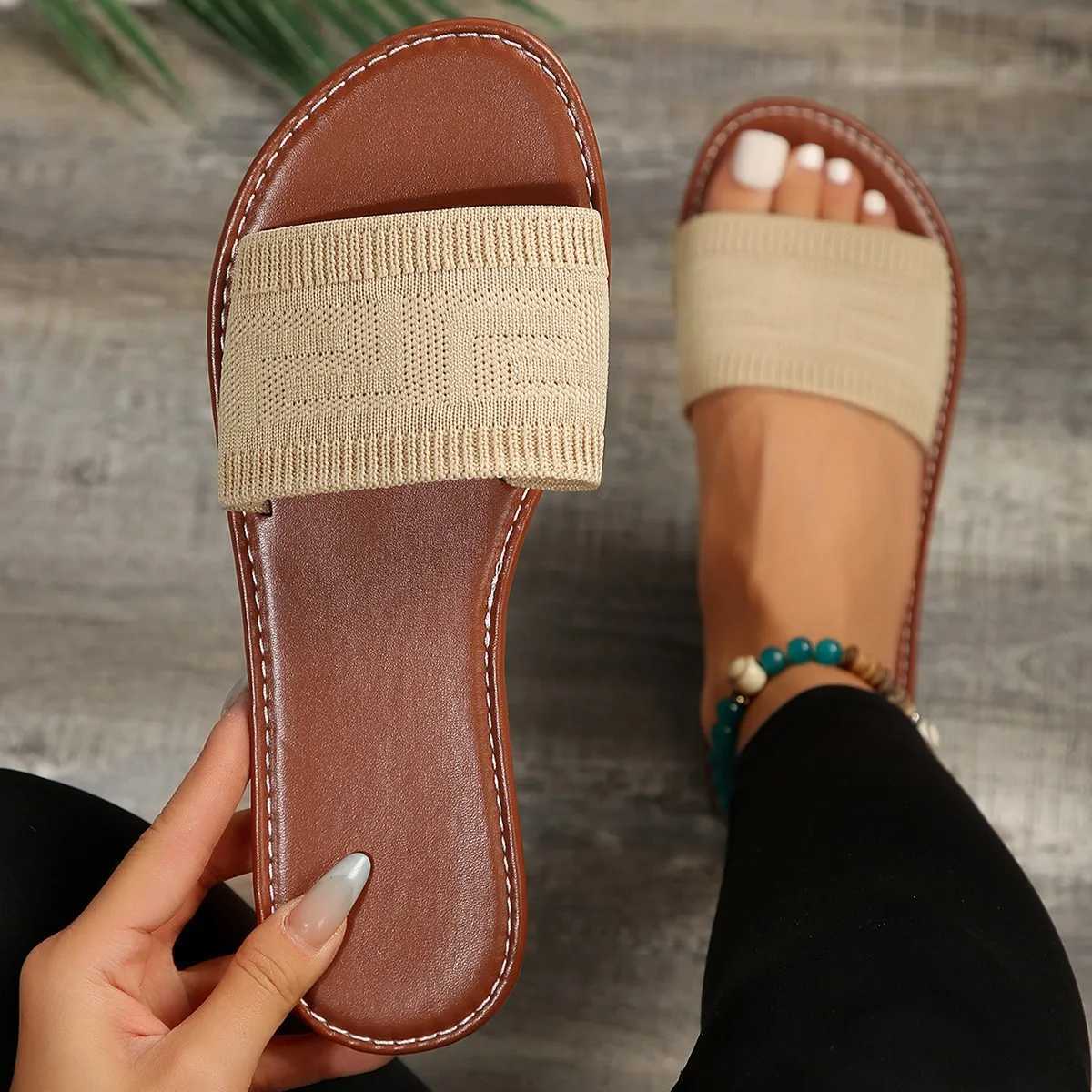 Women Slippers 2024 Summer Luxury Fi Flat Sandals Brown Designer Open Toe N-Slip Outdoor Beac Slides WomenXJ250207