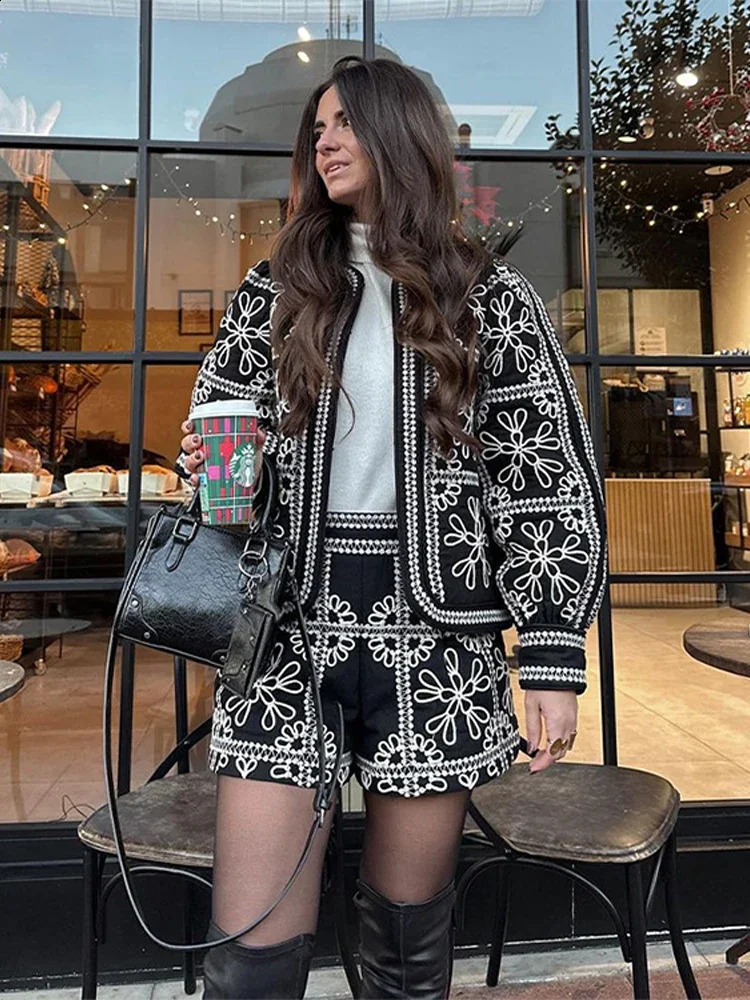 Fashion Thicken Coat Shorts Sets Women Autumn Loose O-neck Lantern Cardigan Jacket Elastic Shorts 2 Pieces Suits Female Outfits 250121
