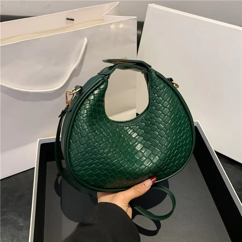 Women's Premium Shoulder New Fashion Niche Design Messenger Simple Style Female Woven Hobo Bag