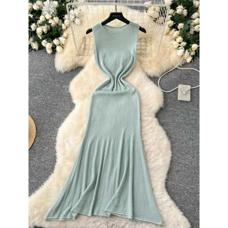 2025 Spring New Knitted Beach Long Dress Summer Womens Slim-fit Slimming Hollow-out Waisted Slim-fit Sveless DressXJ2500207