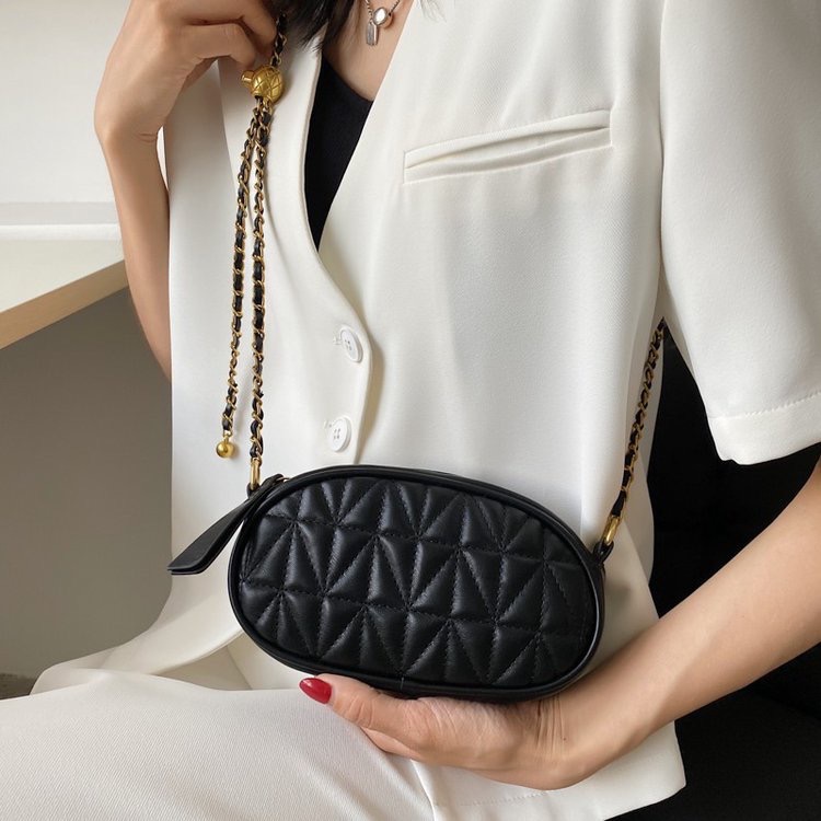 2025 new Internet famous new pleated for women's fashionable versatile, one shoulder crossbody small fragrant makeup bag, trendy and textured bag