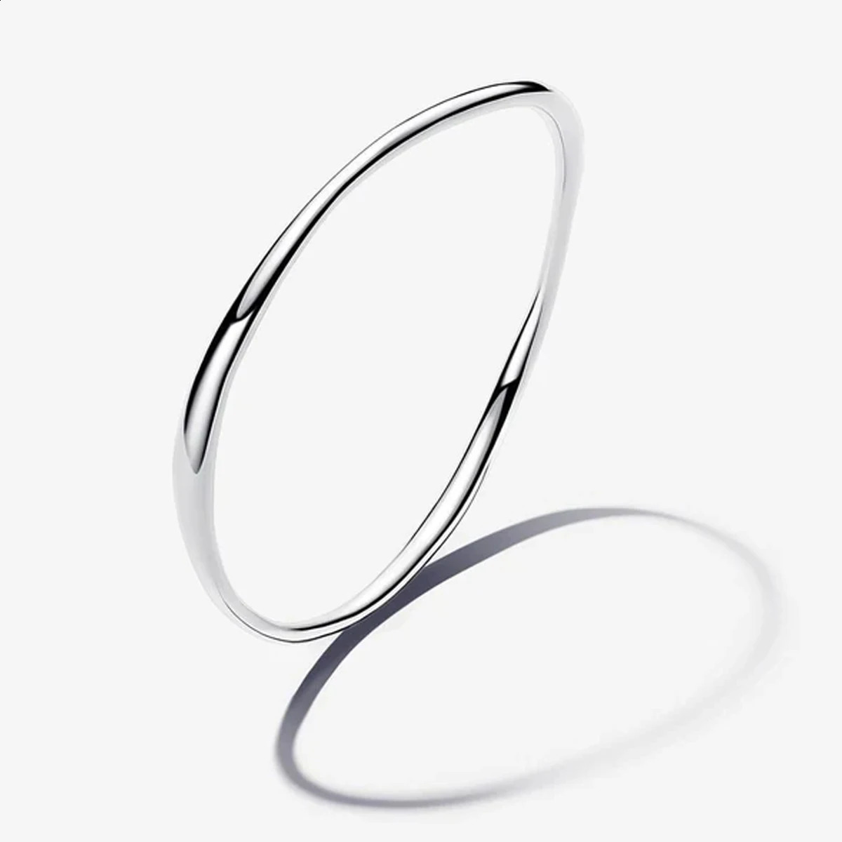 Selling Fashion High Quality Avant-garde Womens Oval Shape Closed Bracelet 250207