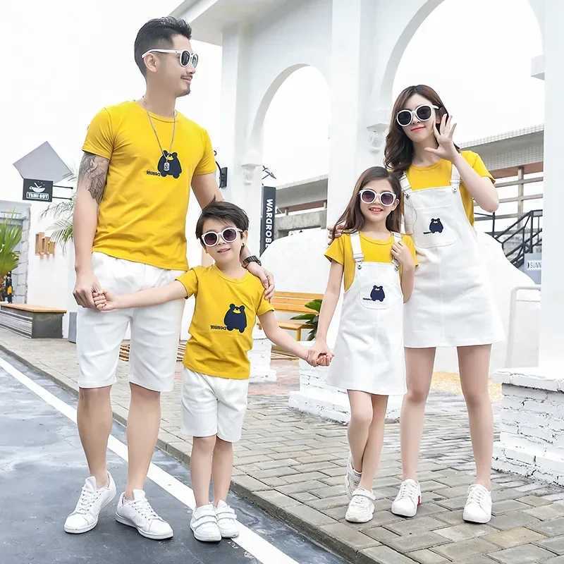 Matching Family Outfits Summer Mum Daughter Strap Dresses Dad Son Cotton T-shirt Shorts Holiday Matching Couple Clothes Seaside W250207