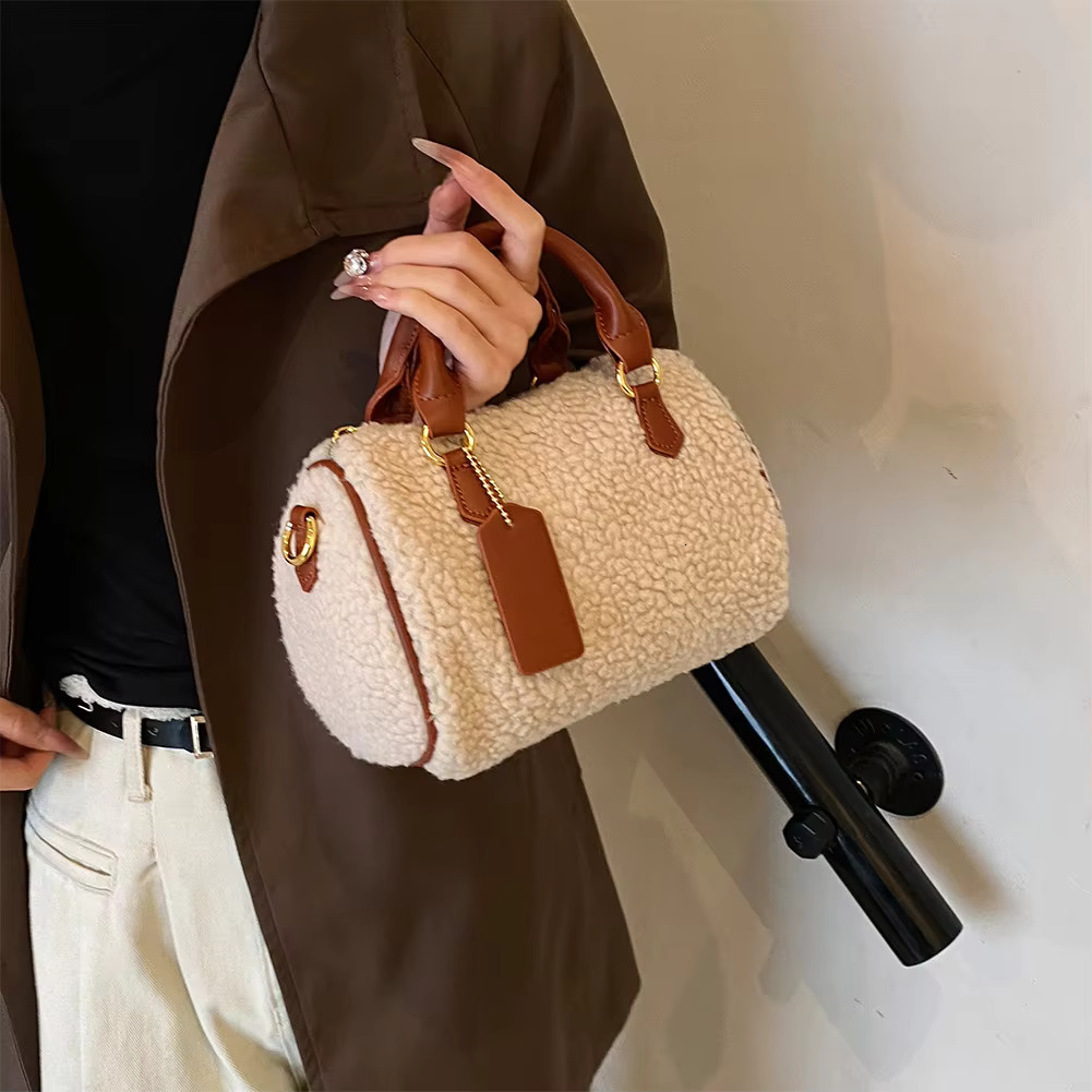 Furry Handbag Purses For Women PU Leather Shoulder Fluffy Crossbody Fall Winter Ladies Plush Top Handle Clutch Purse Bag Polyester Gender Neutral