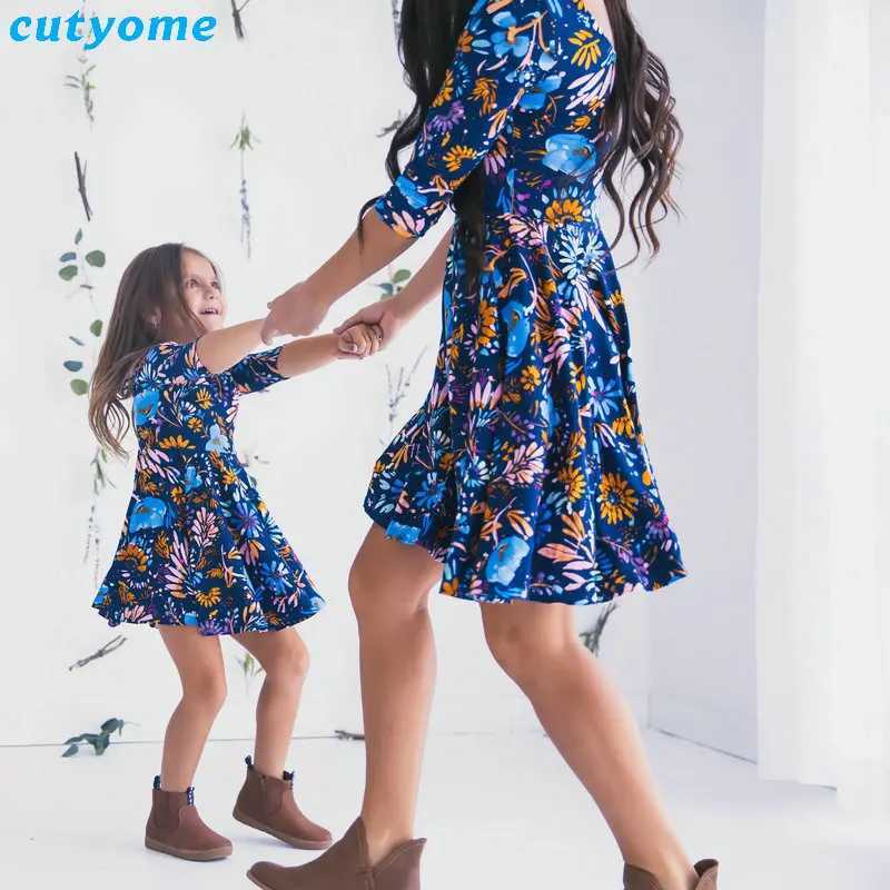 Mother Daughter Dresses Floral Print Half Sleeve Blue Dress Family Matching Outfits Mother/Mom and Daughter Dresses Clothes W250207