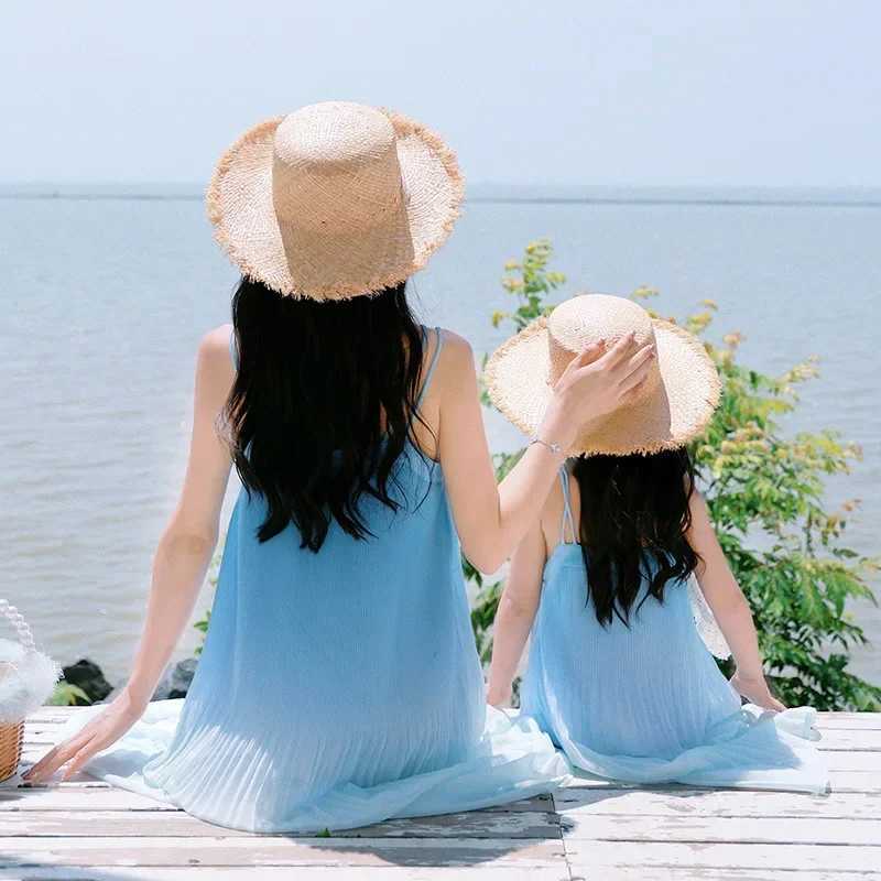 Resorts Look Mom and Daughter Equal Sling Dress Vacation Holidays Mother Baby Girls Same Beach Blue Dresses Momy and Me Clothes W250207