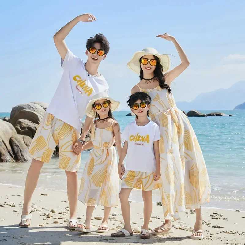Vacation Couple Look Family Clothes Mom and Daughter Resort Dress Holiday Beach Dad and Son Baby T Shirts Shorts Two Piece Sets W250207
