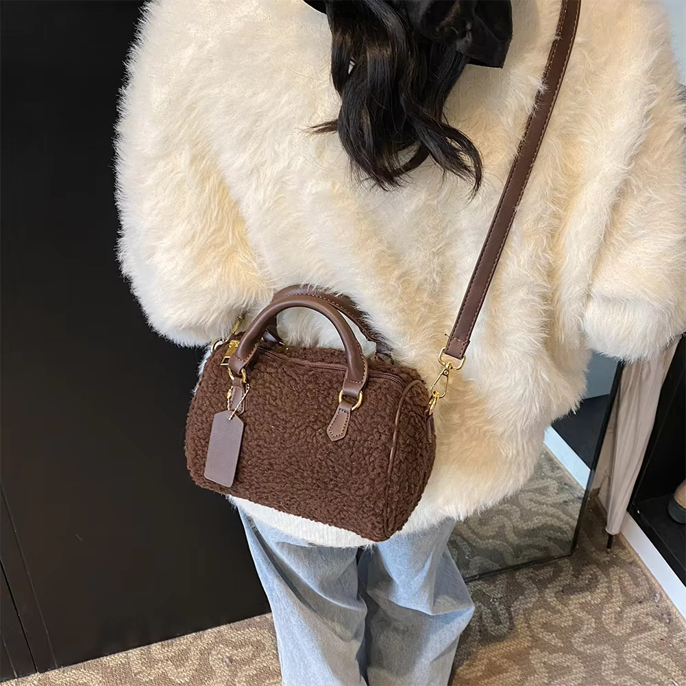 Furry Handbag Purses For Women PU Leather Shoulder Fluffy Crossbody Fall Winter Ladies Plush Top Handle Clutch Purse Bag Polyester Gender Neutral