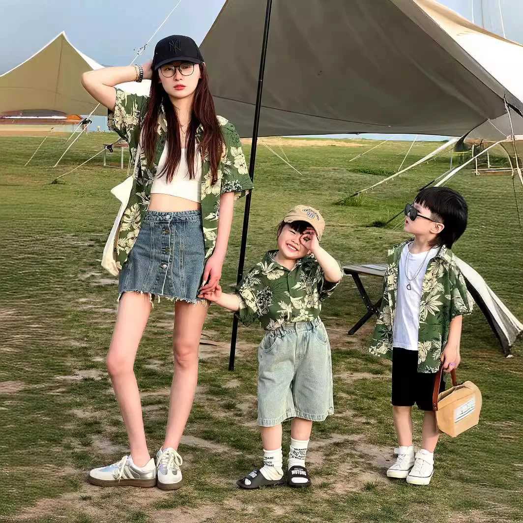 Holiday Family Matching Beach Clothes Couple Vacation Look Mom and Daughter Smock Green Dress Resort Dad and Son Print Shirts W250207