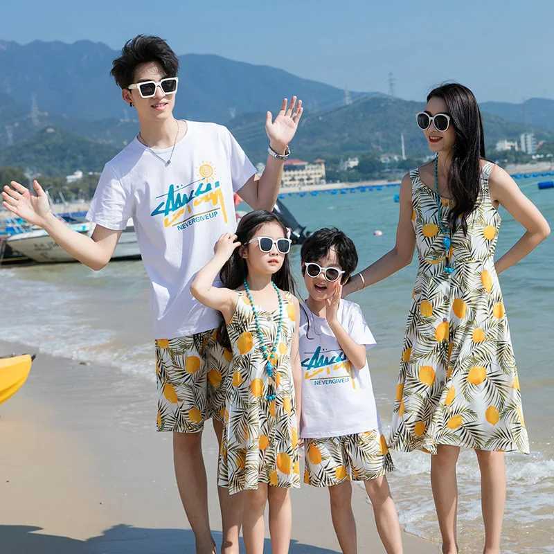 Summer Beach Family Matching Outfits Mum Daughter Floral Dresses Dad Son Cotton T-shirt+Shorts Couple Clothes Holiday Seaside W250207