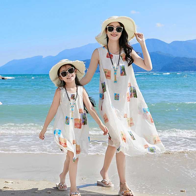 Summer Beach Family Matching Outfits Mother Daughter Seaside Dresses Dad Son Cotton T-shirt+Shorts Couple Clothes Holiday Seaside W250207