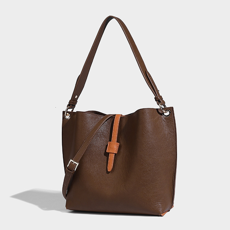 Bag High End Fashion Single Shoulder Armpit 2024 Autumn And Winter New Large Capacity Bucket Commuting Versatile Crossbody Bag