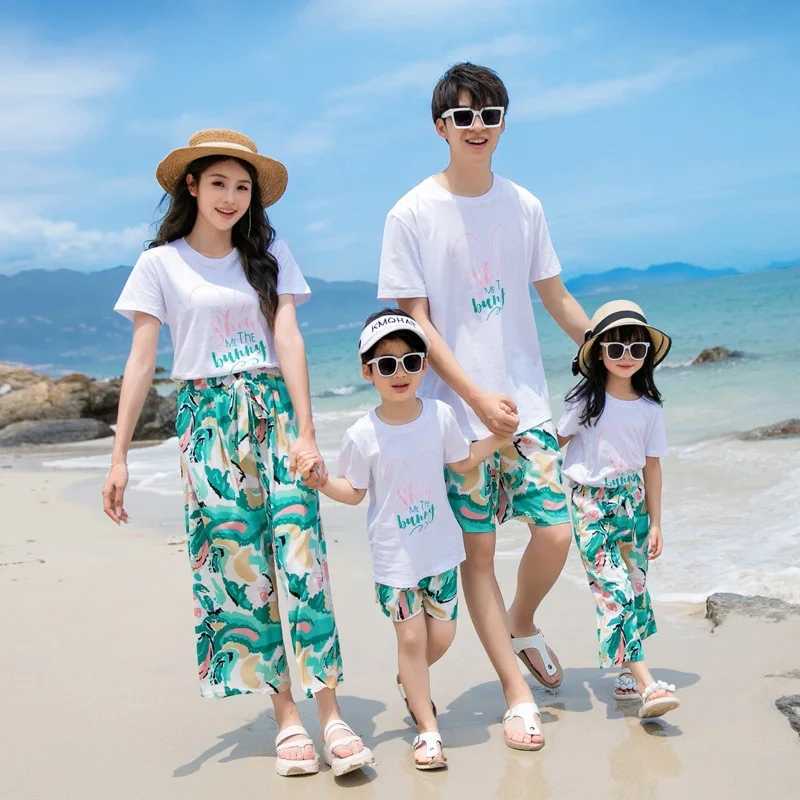 Summer Beach Family Matching Outfits Mother Daughter Father Son Casual Cotton T-shirt +Shorts Family Look Couple Clothes Seaside W250207