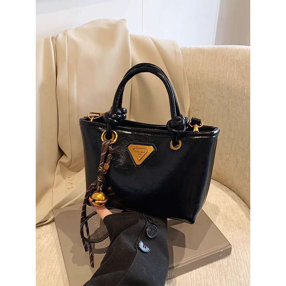 Women's Bags Red Handheld Bucket for Women New Fashionable and Versatile Crossbody Bag, High Grade Bridal Wedding Bag
