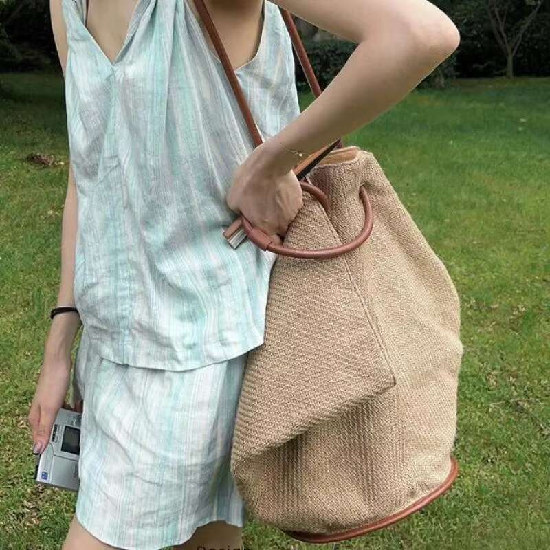 New Original Canvas Fan-Shaped Large Capacity Bucket Handbag French Vintage Fashion Leisure Simple Shoulder Bag Beach Vacation