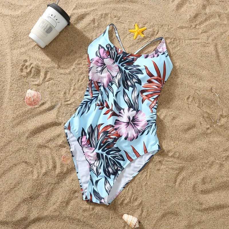 2024 New Mom Daughter Swimwear Floral Pattern Ruffle One-Piece Swimsuit Dad Son Swim Shorts Family Matching Outfits Beach Wear W250207