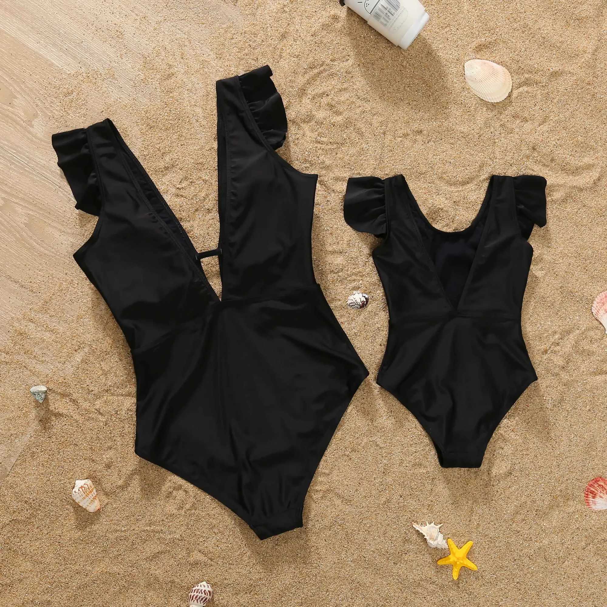 New 2024 Summer Women Girls Swimwear Family Matching Outfits Mother and Daughter Clothes Ruffles One-Piece Swimsuit Beachwear W250207
