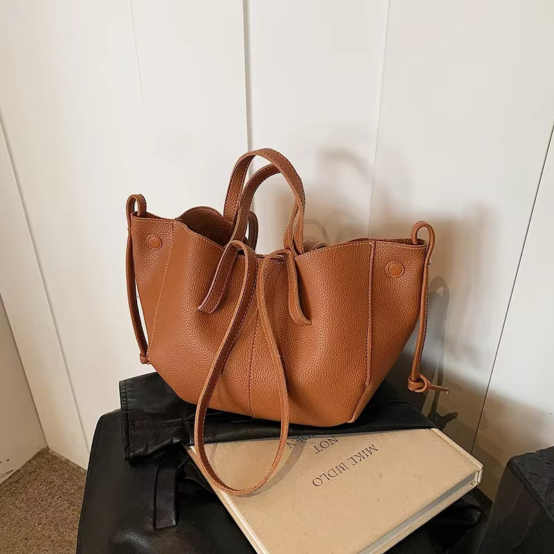 New Handheld Tote Large Capacity Fashionable Women's Premium Single Shoulder Underarm Bag Una Bolsa De Hombro PU Cartoon