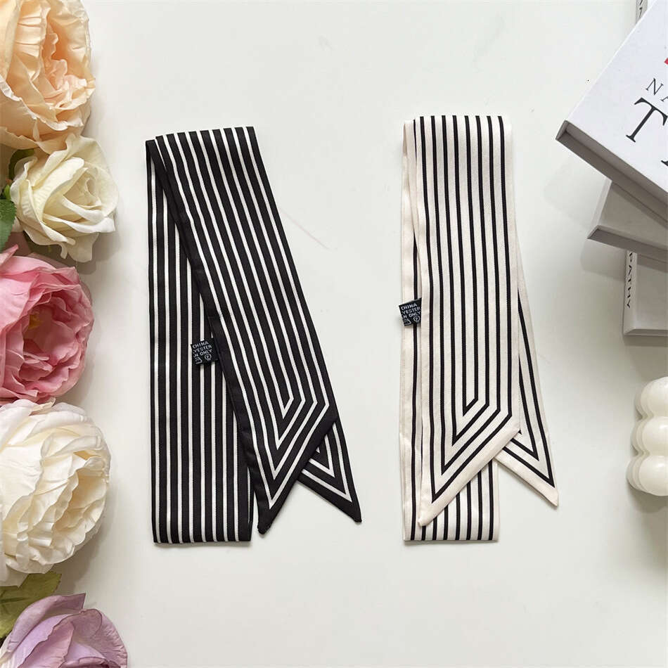 The East Gate of South Korea features simple and slender strip with a narrow silk scarf, tie bag, ribbon, double-sided printed headband for women