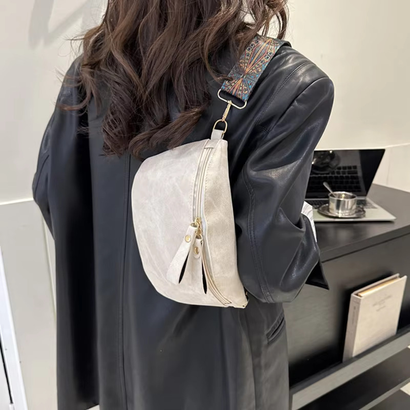 Retro PU Leather Ladies Fanny Pack Fashion Wide Strap Satchel Women Waist Half Moon Chest Trend Banana Bag PU Casual