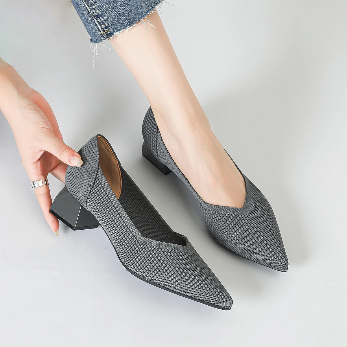 2025 Womens High Heels Large 4243 Fashion Pointed Anti slip Rubber Bottom Knitted Breathable Shoes 250206